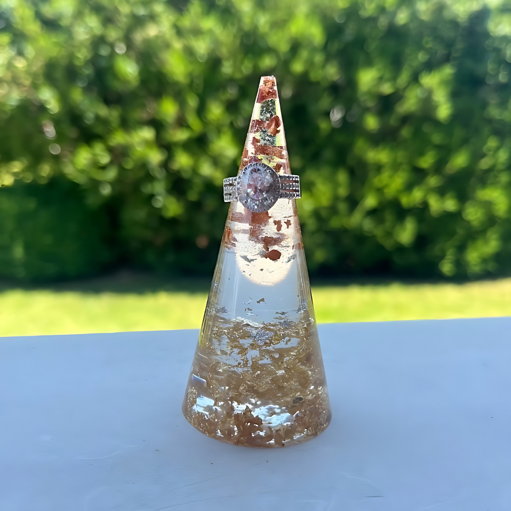 Epoxy Pyramid Ring Holder