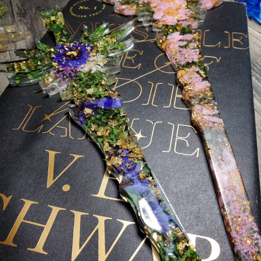 Daisy Decorative Resin Dagger