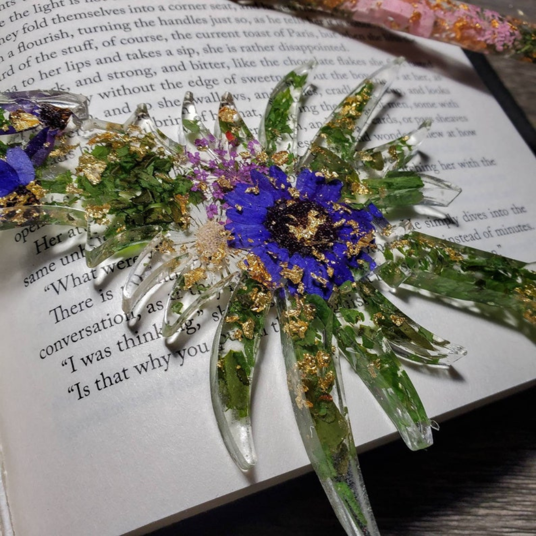 Daisy Decorative Resin Dagger
