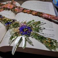 Daisy Decorative Resin Dagger thumbnail