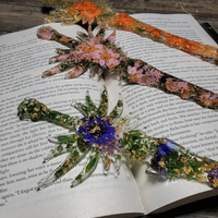 Daisy Decorative Resin Dagger thumbnail