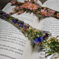 Daisy Decorative Resin Dagger thumbnail