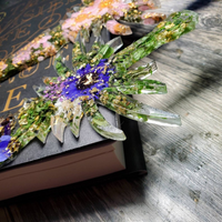 Daisy Decorative Resin Dagger thumbnail