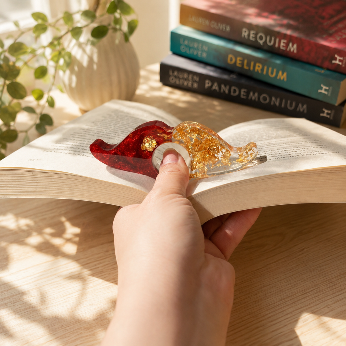 Golden Glitter Epoxy Page Holder