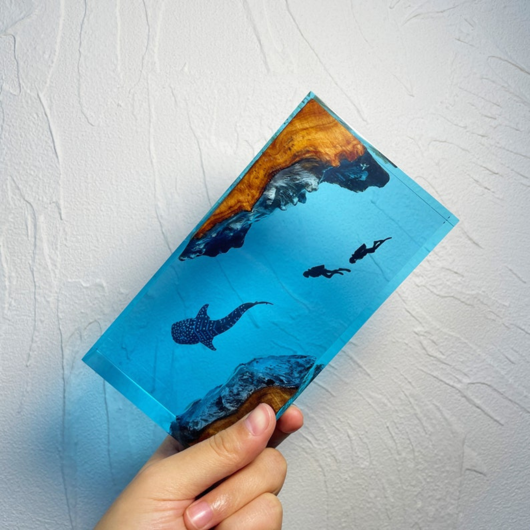 Big Whale And Couple Diver Epoxy Lamp